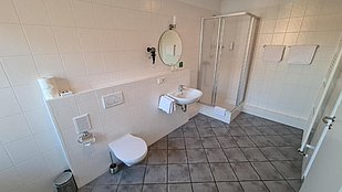 Schillereck Lorsch Doppelzimmer Bad