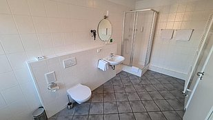 Schillereck Lorsch Doppelzimmer Bad