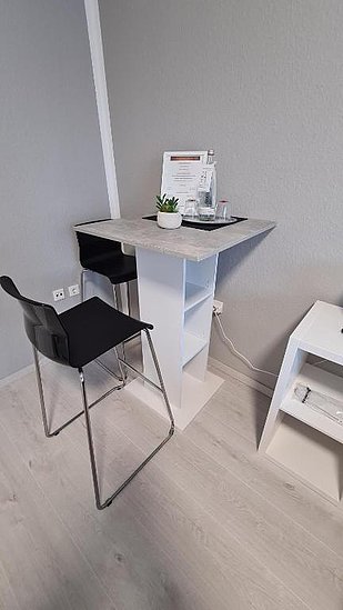 Schillereck Lorsch Doppelzimmer Schreibtisch